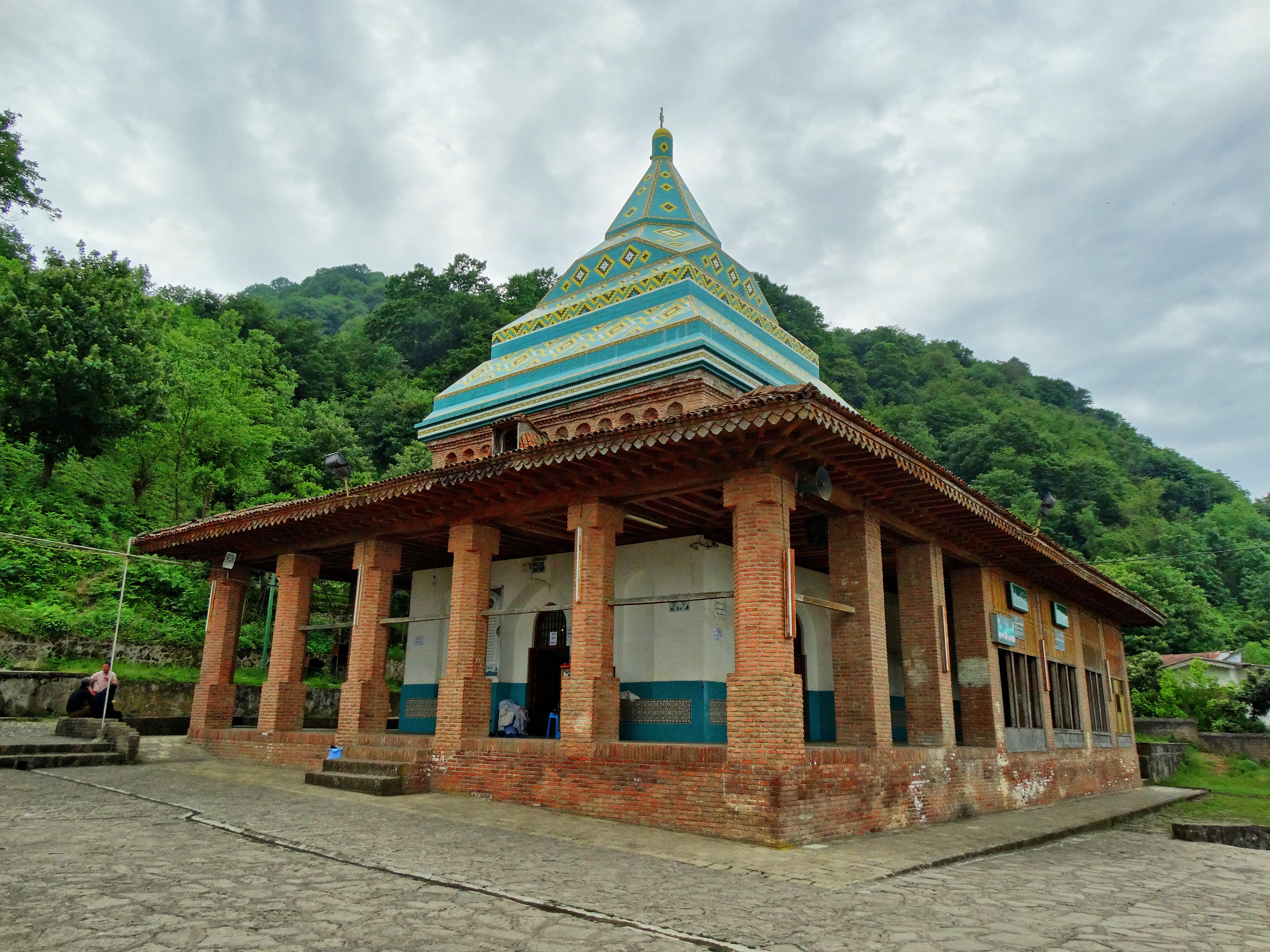 The tomb of Sheikhounor or Sheikh Zahed Gilani