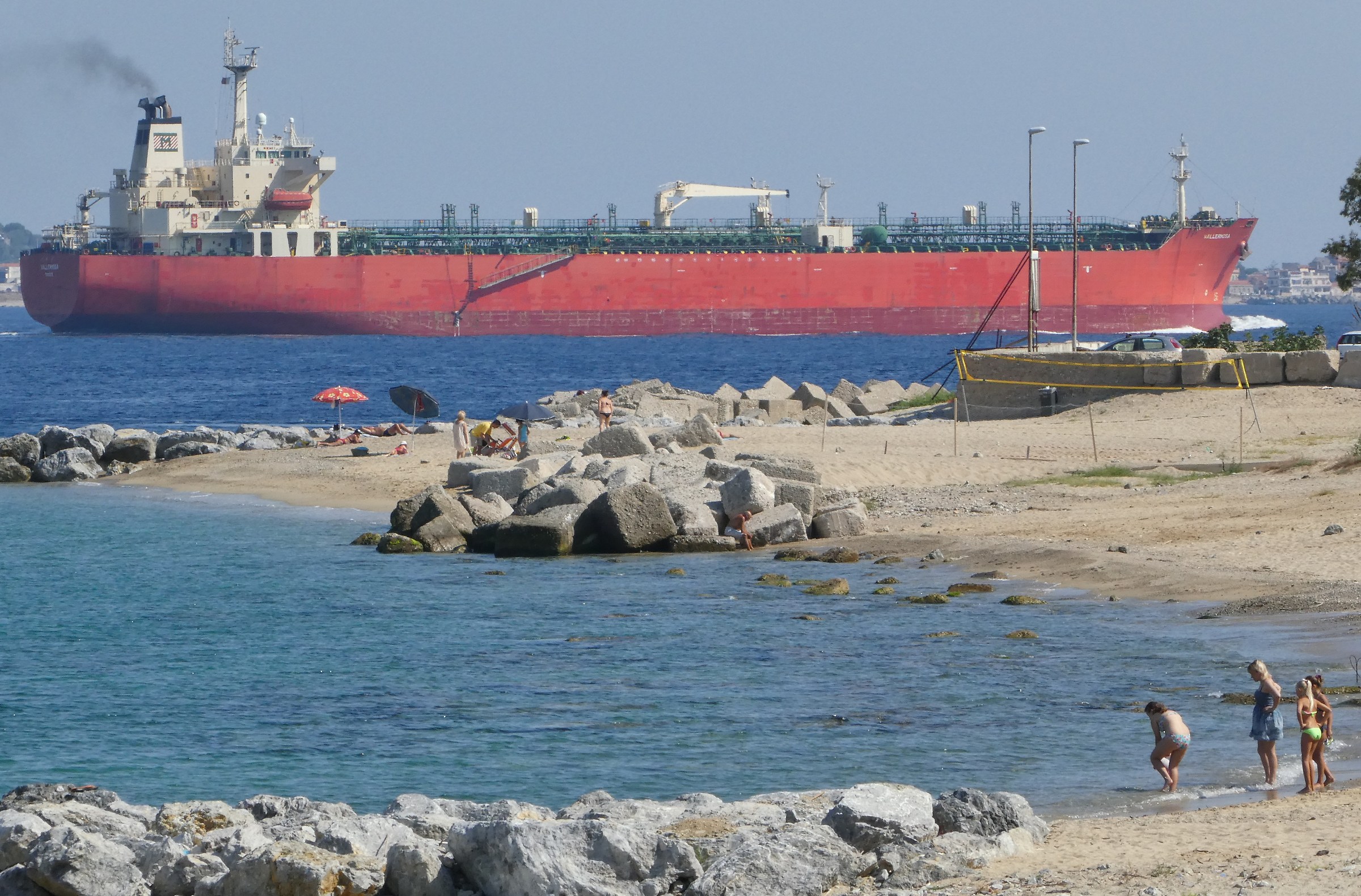 All'ombra del gigante.stretto di messina