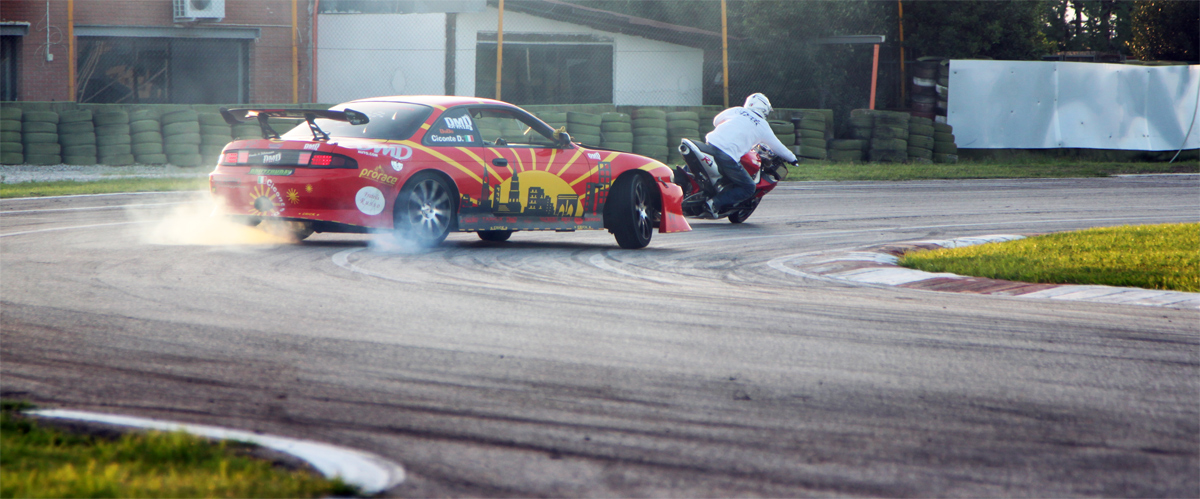 driftando ... auto e moto