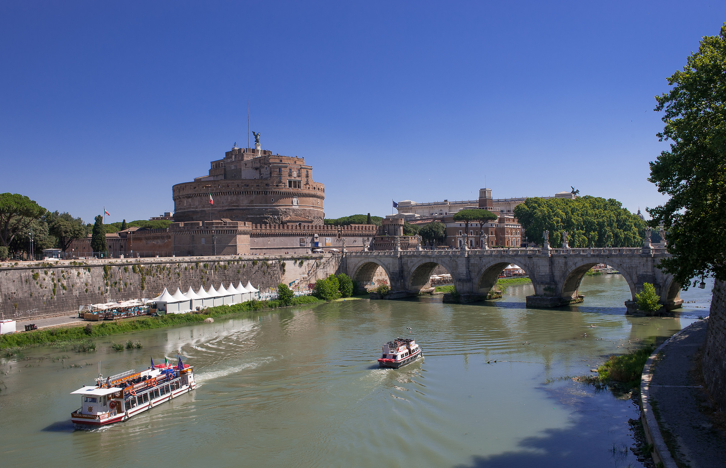 Rome-The Tevere almost dry