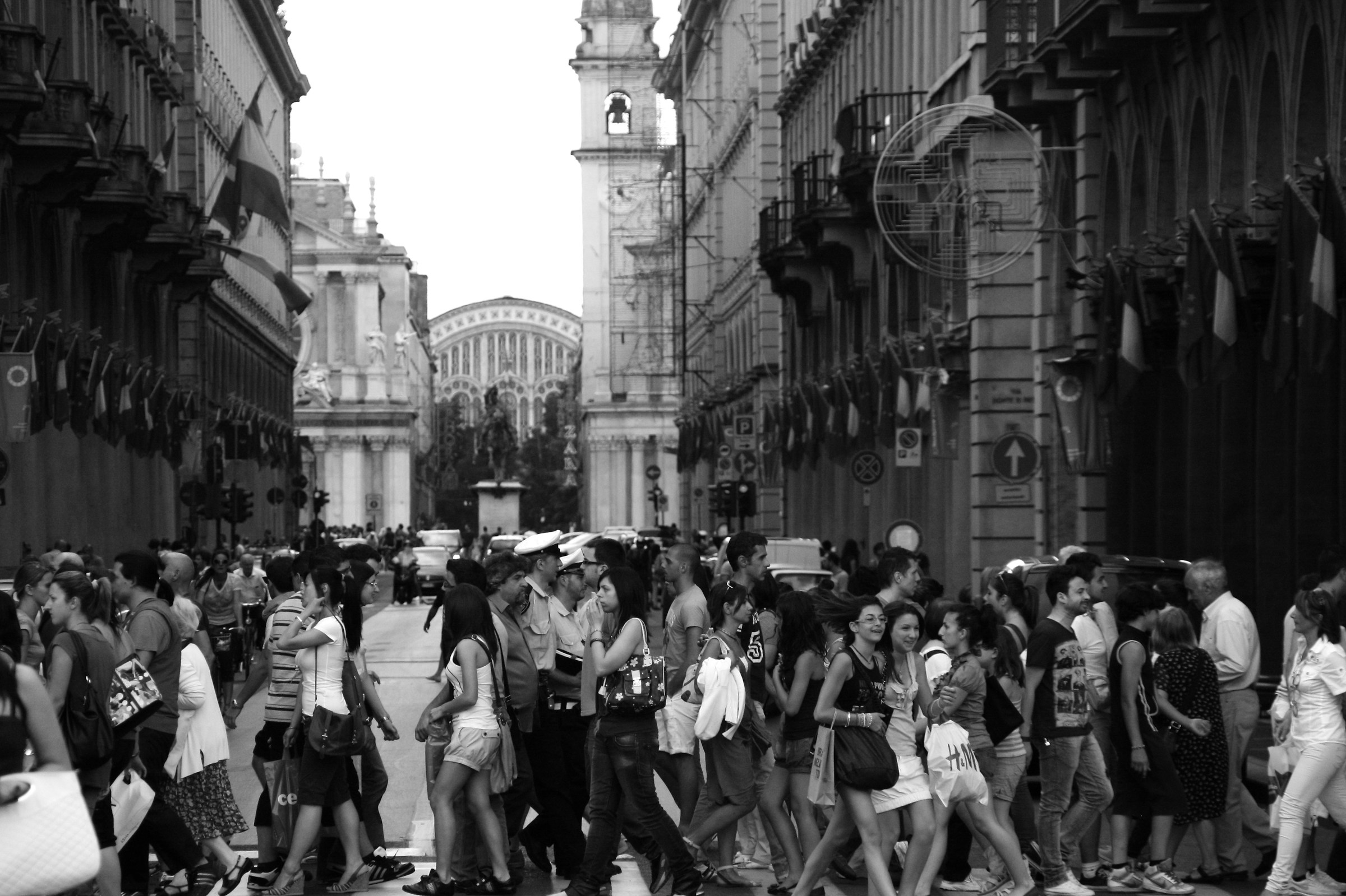 Quanta gente in Via Roma