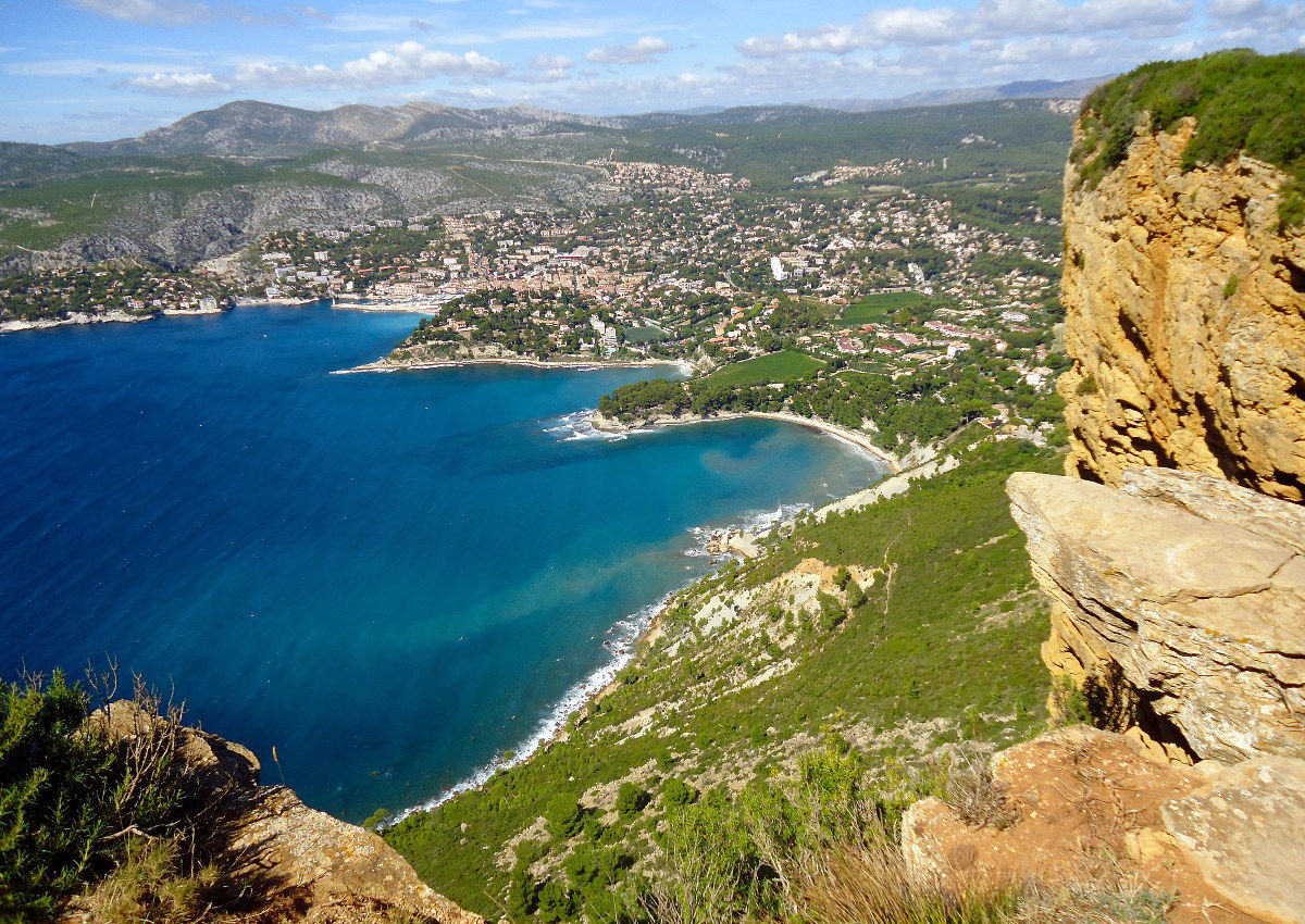 Cassis seen from the "Route des Crêtes"