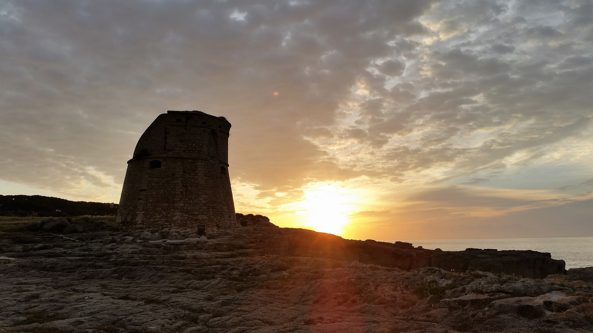 Alba sulla torre di Porto Miggiano