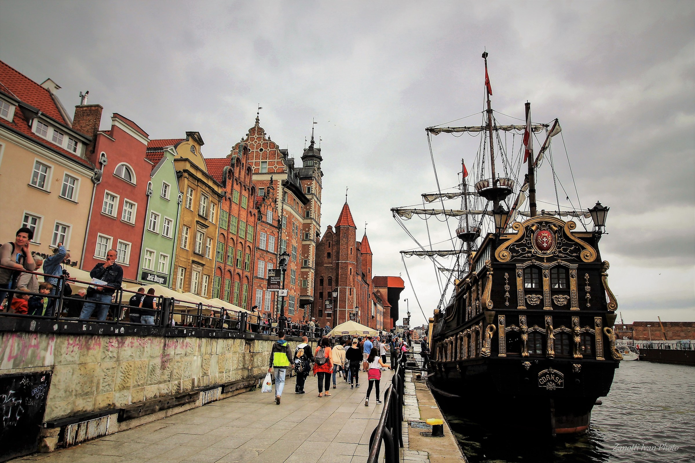 Motlawa River Embankment (Dlugie Pobrzeze) Gdansk