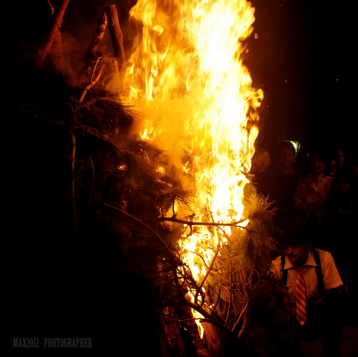 Fuoco e atisti di strada