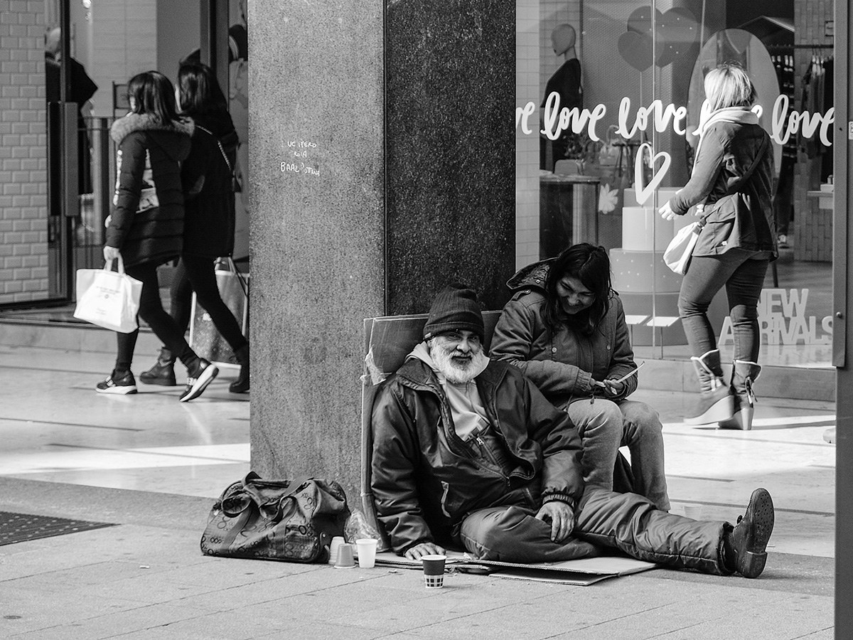 Eppure sembra felice