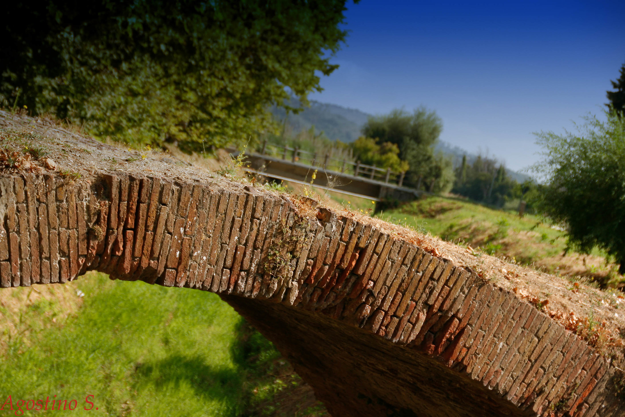 Two bridges and two epochs.