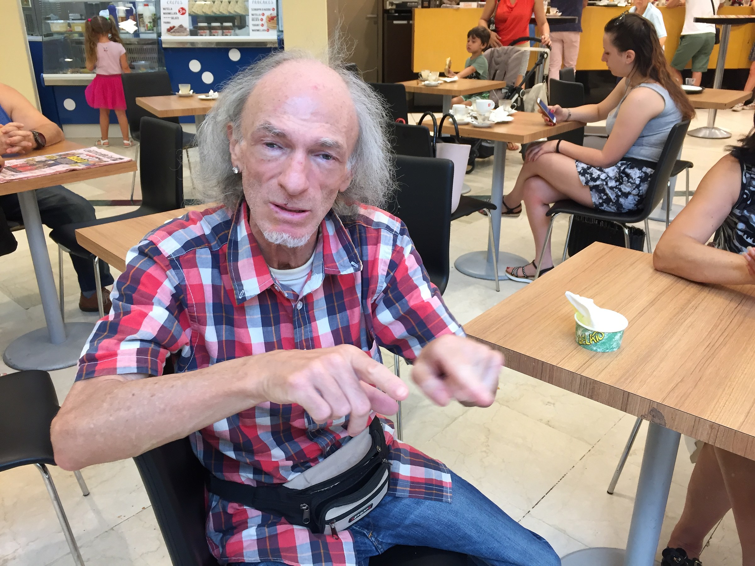 Amico molto inca...volato.