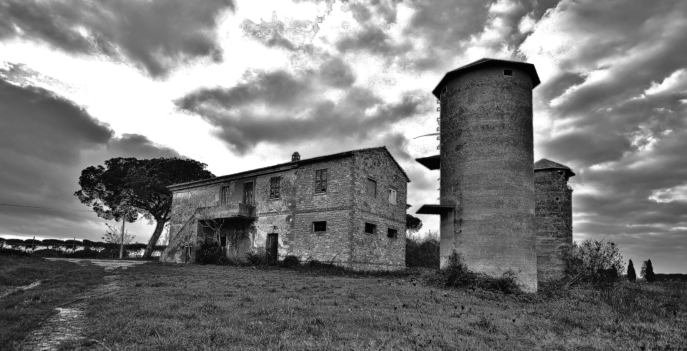 Disused agricultural farm along the Trasimeno