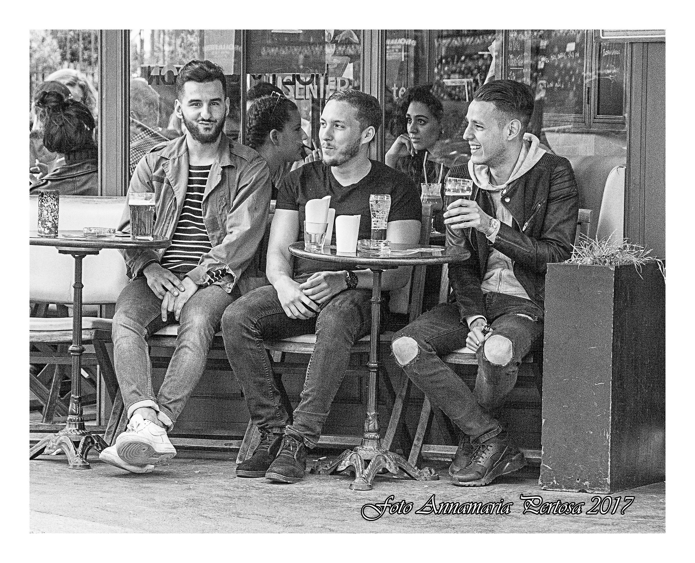 Miracolo!!! Non hanno lo smartphone!