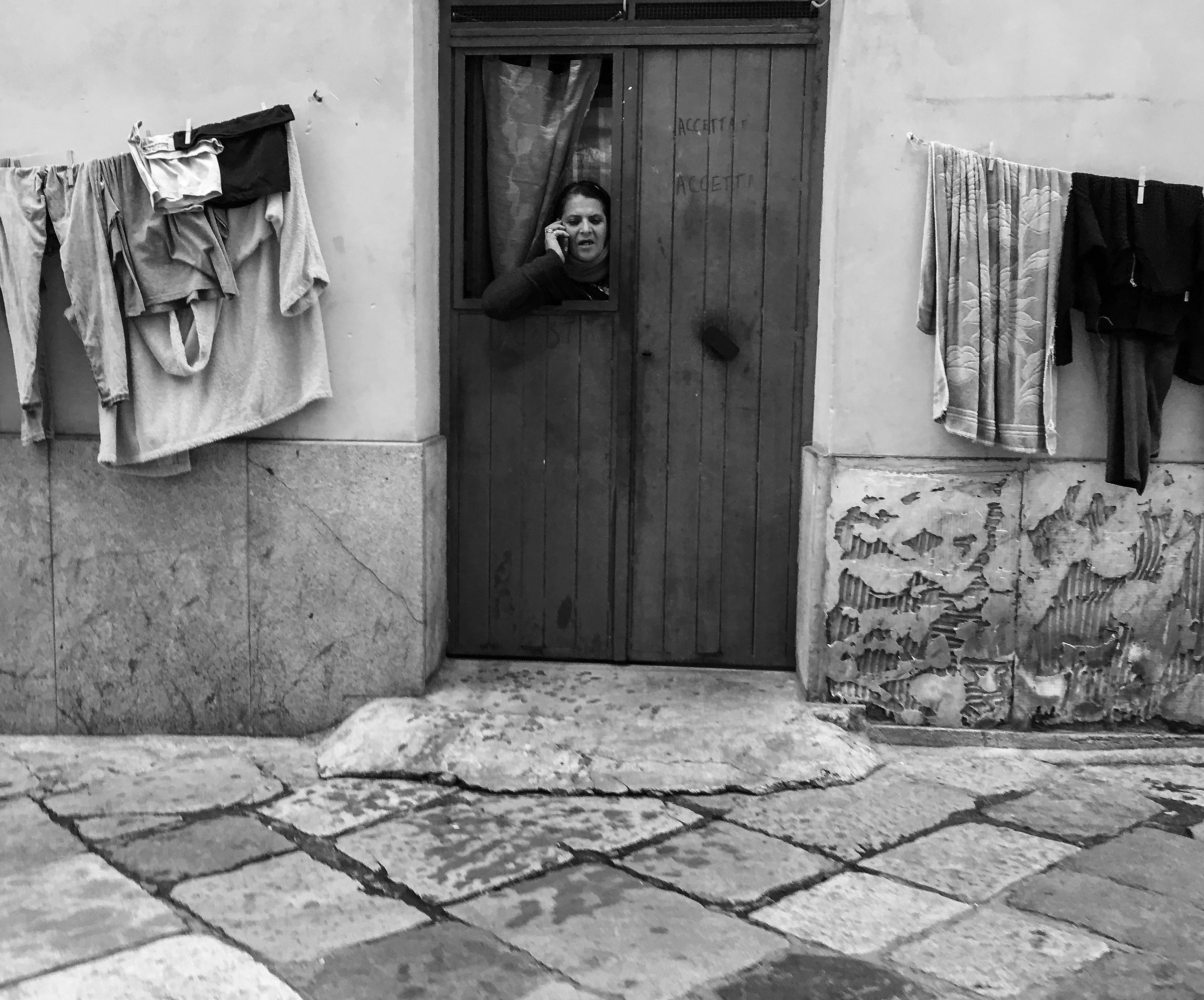 Sicilian woman (historical district)