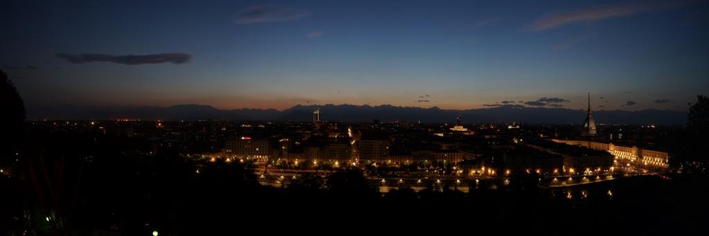torino vista serale. 8 scatti montaggio panorama.