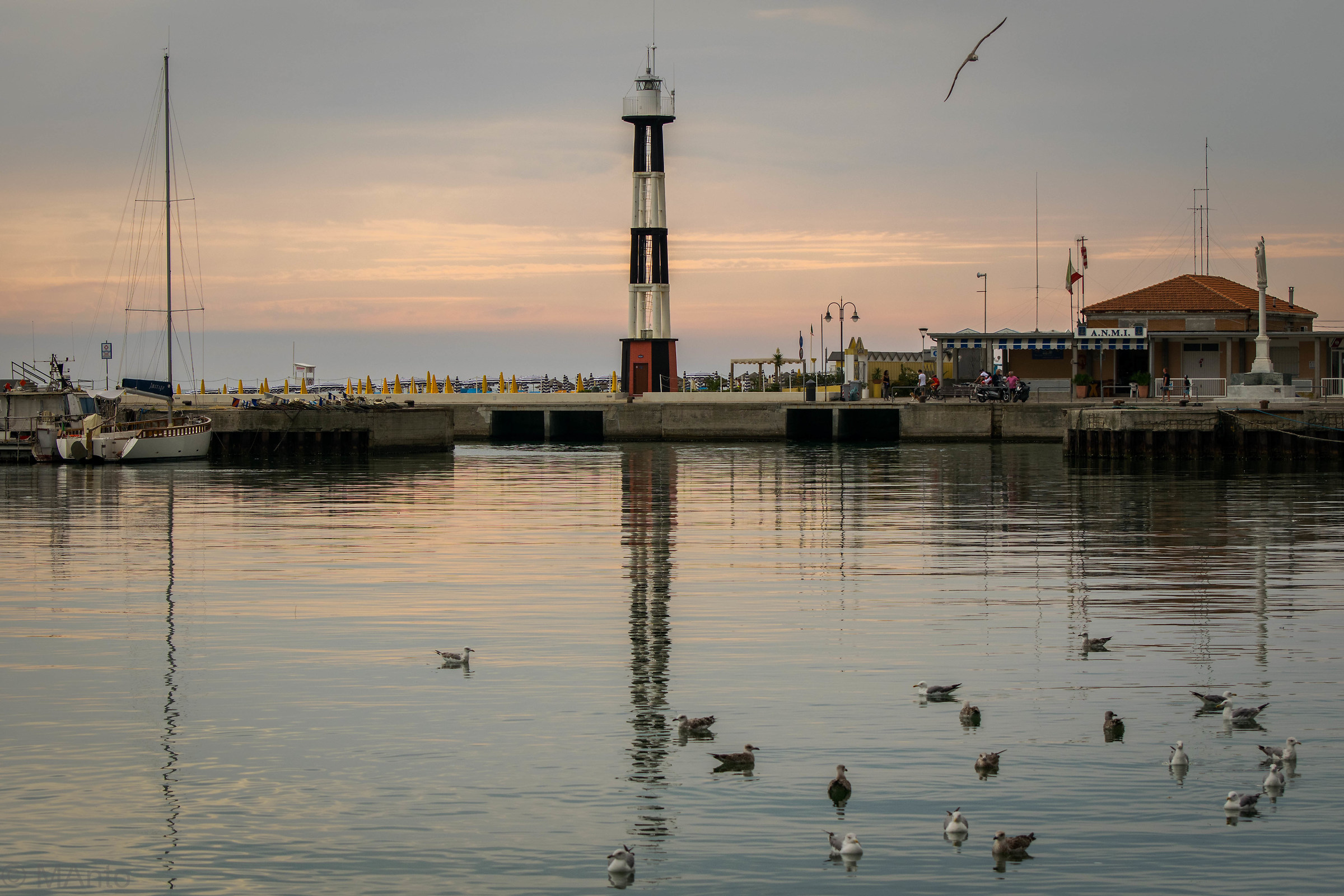 Cattolica - Guardando i gabbiani verso Gabicce