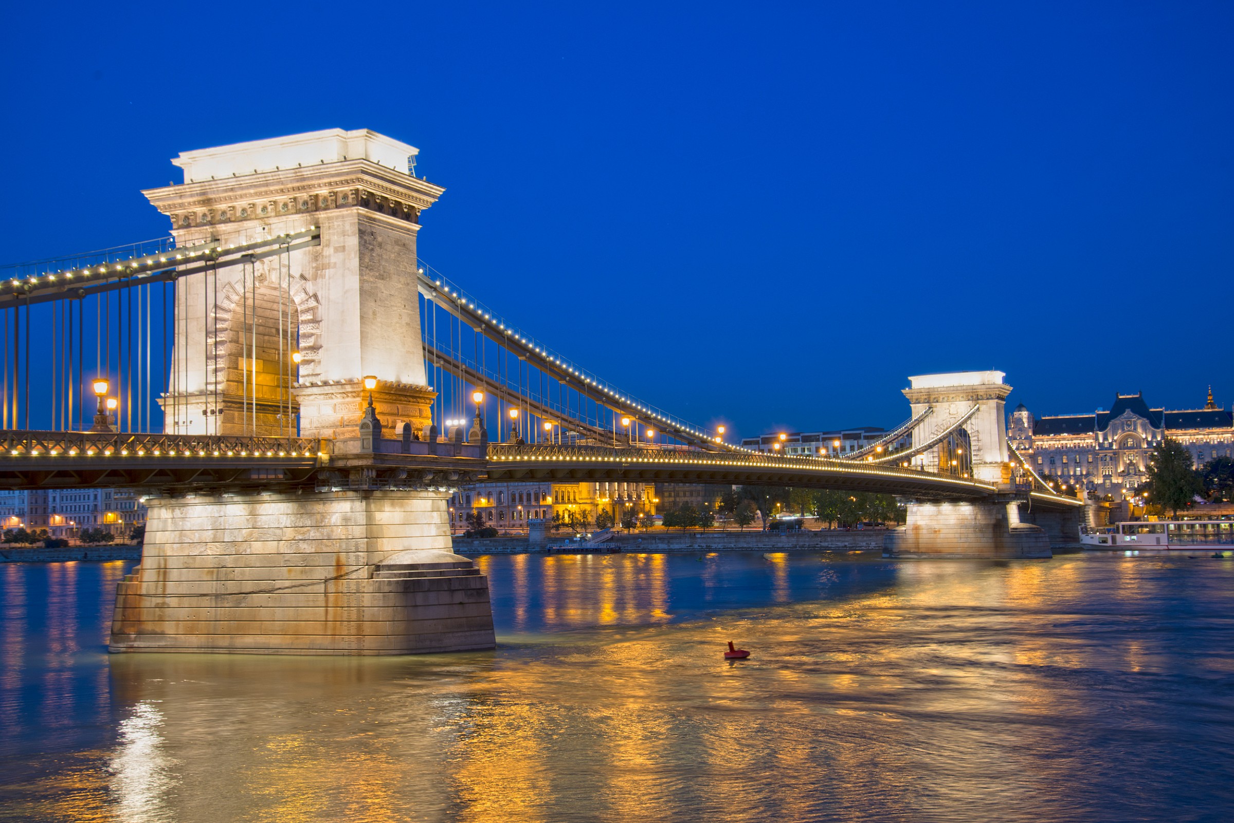 Chain Bridge (Széchenyi Lánchíd)