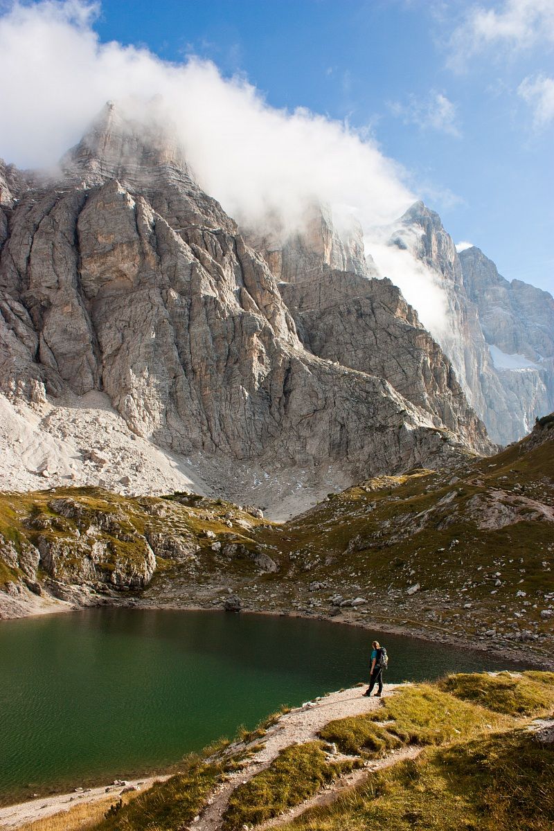 Lago coldai e monte civetta sullo sfondo