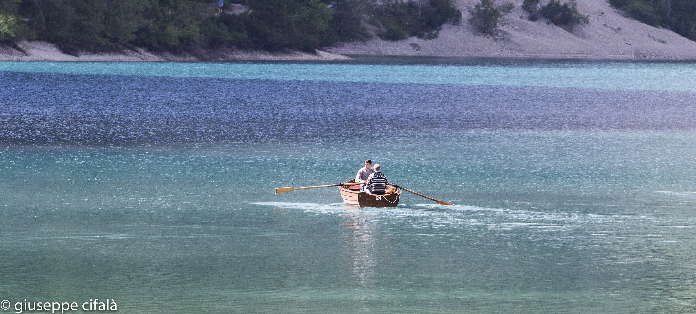 Gita in barca sul lago di Braies