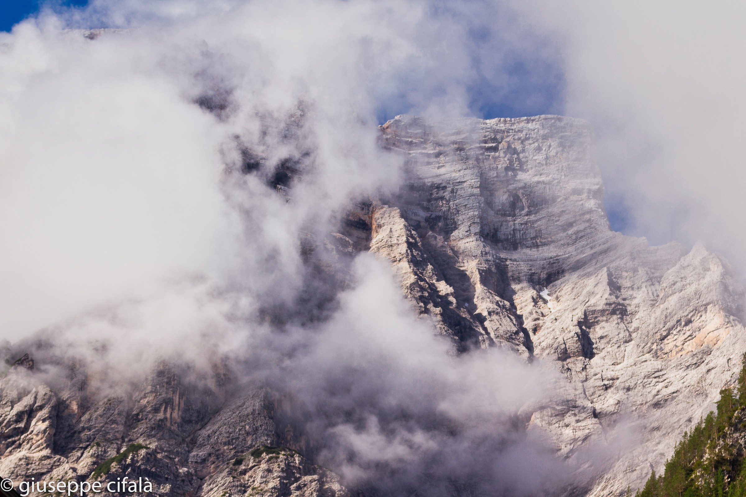 Banco di nebbia sulle Dolomiti