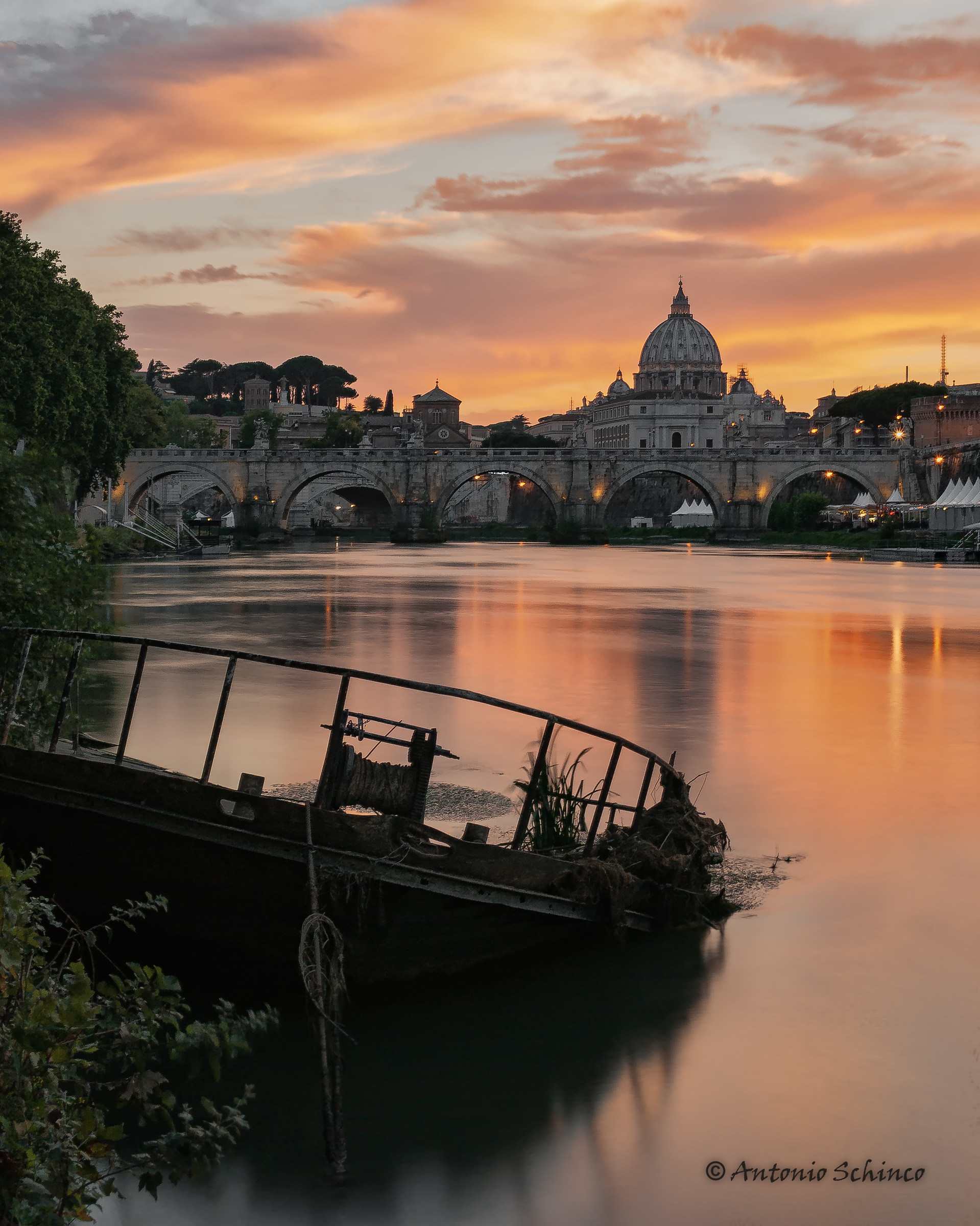 Un "Relitto" Al Tramonto