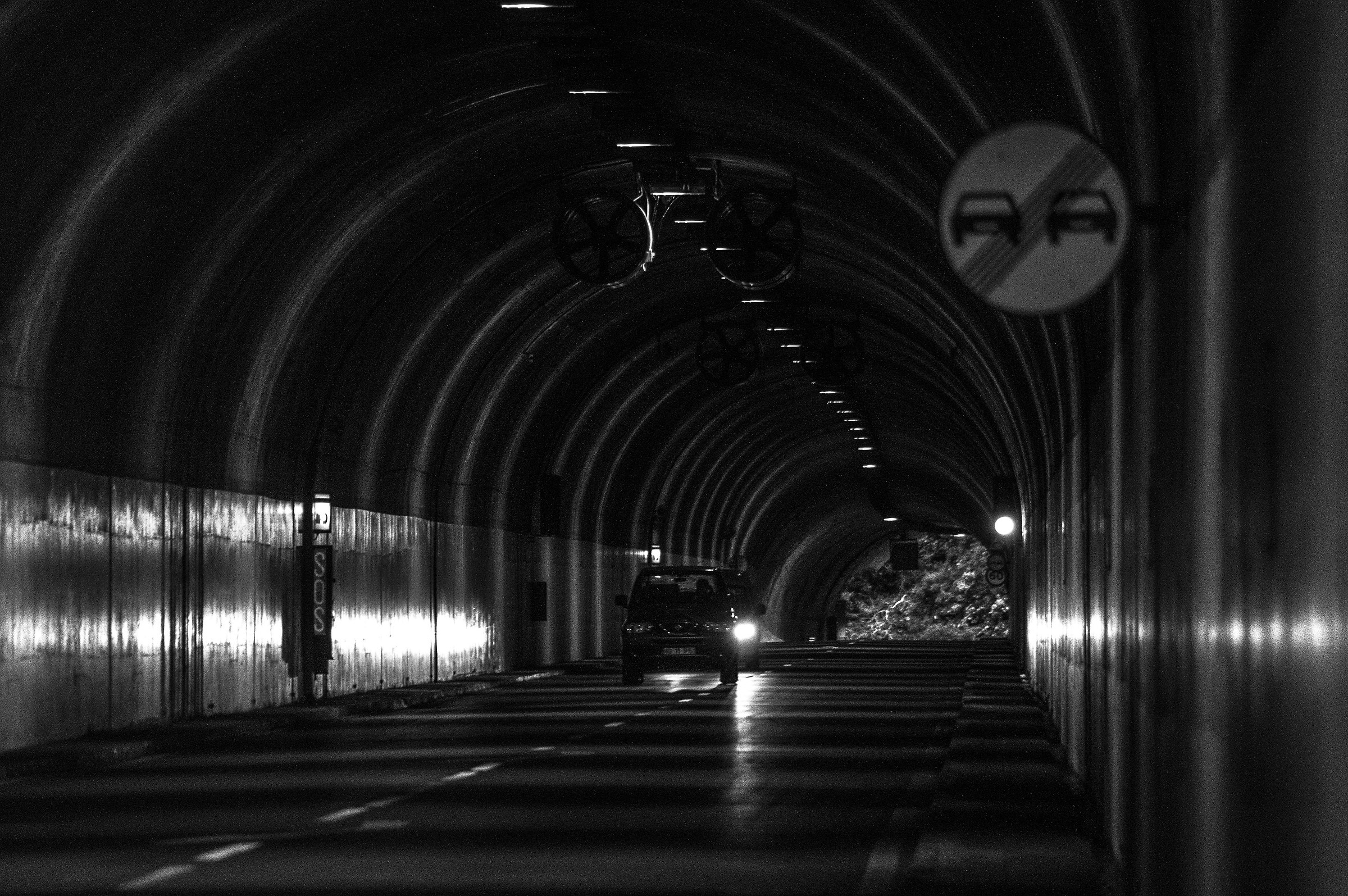 Una galleria straniera