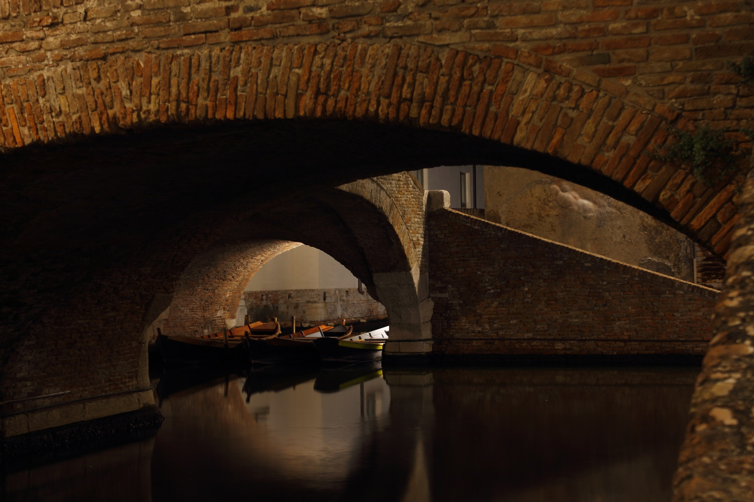 Boats resting under the bridle bridge