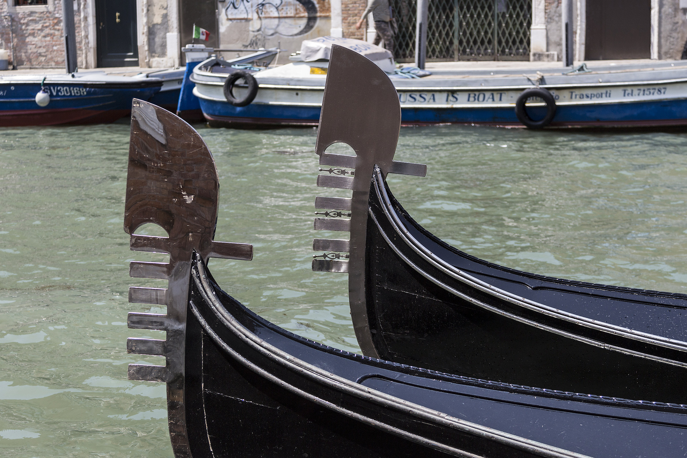 Different twins (Bow or comb iron) 3