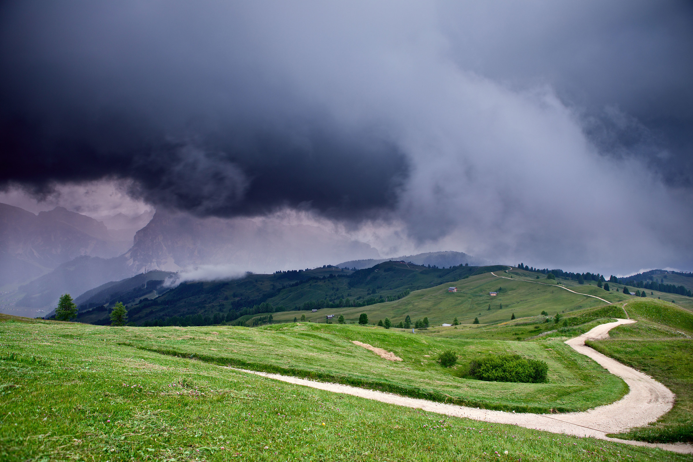 Footpath to S.Cassiano