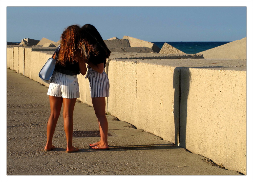 Calzoncini a righe alla luce del tramonto