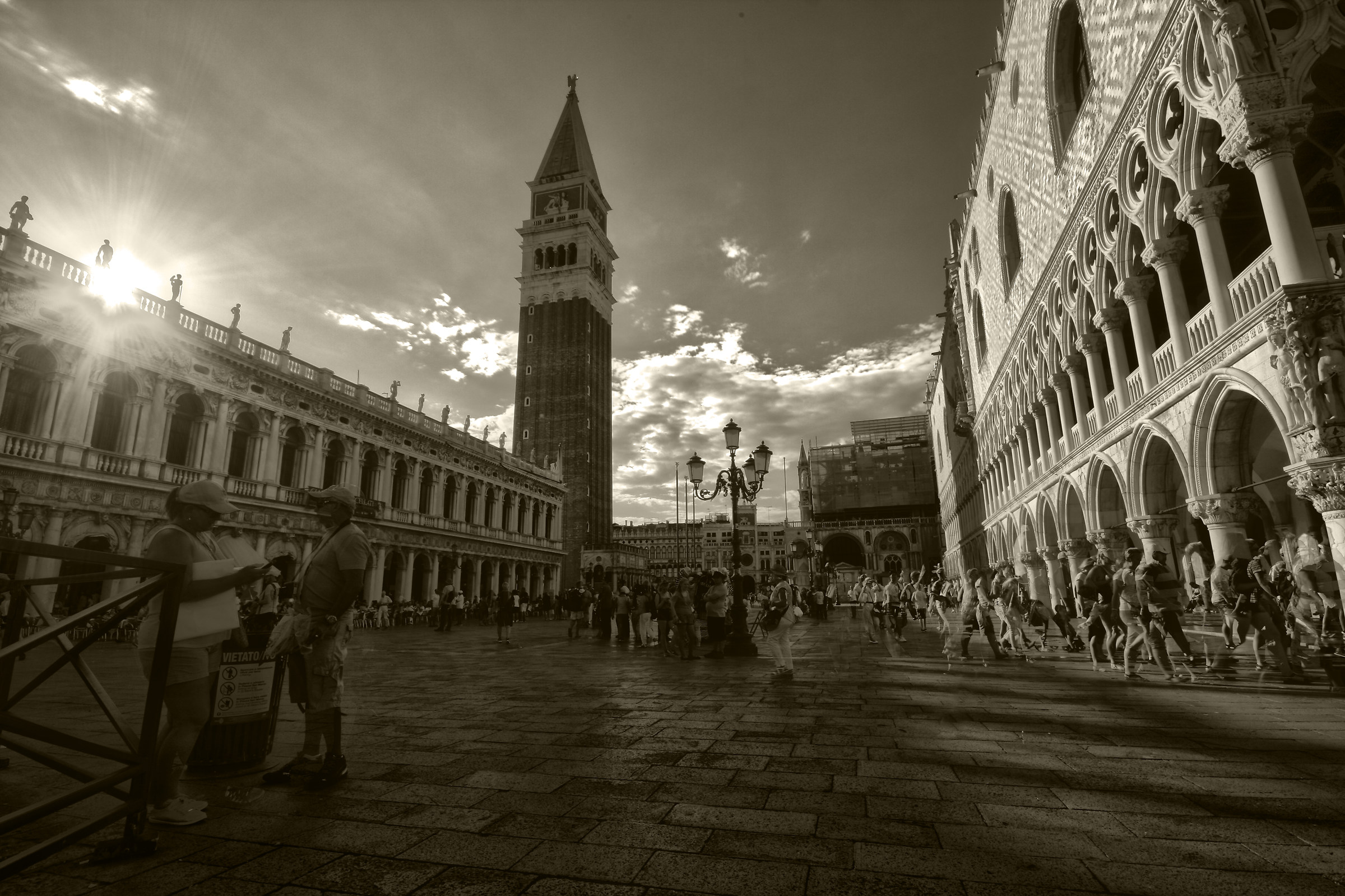 Venice moving tourism
