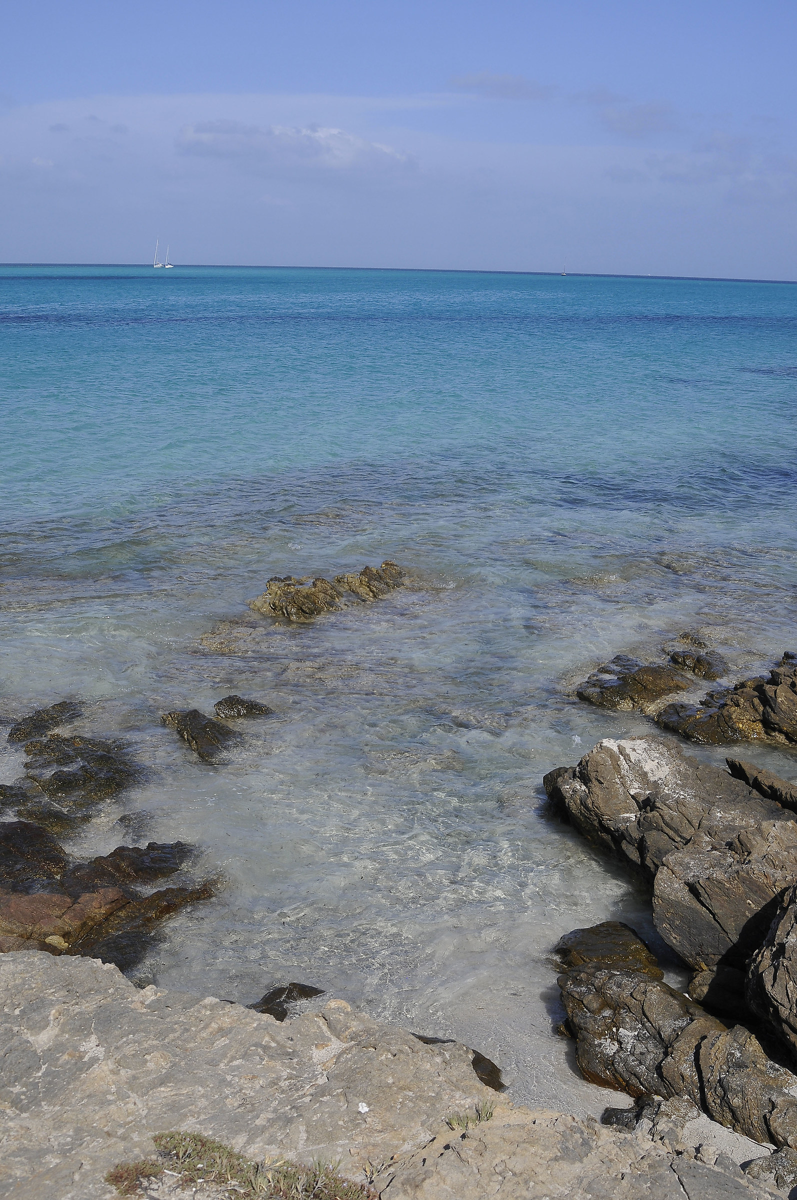 Two boats in love with the horizon