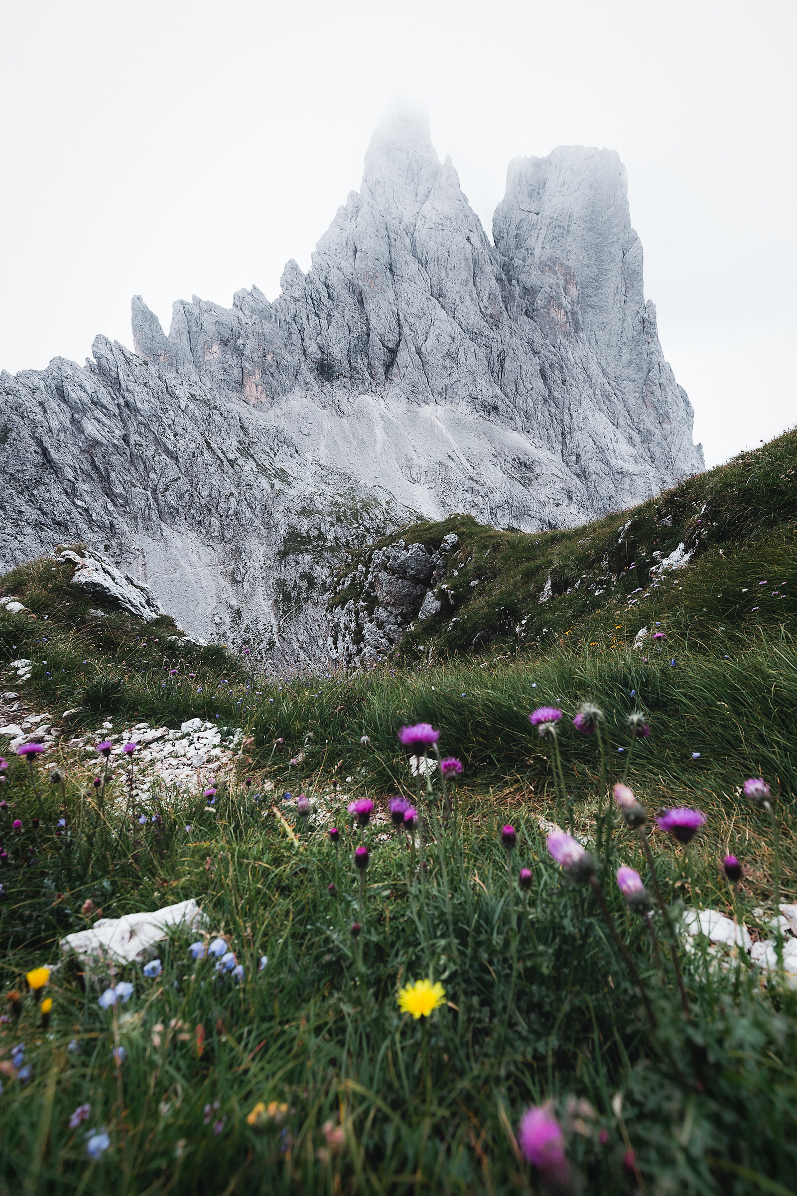 Dolomitic tones