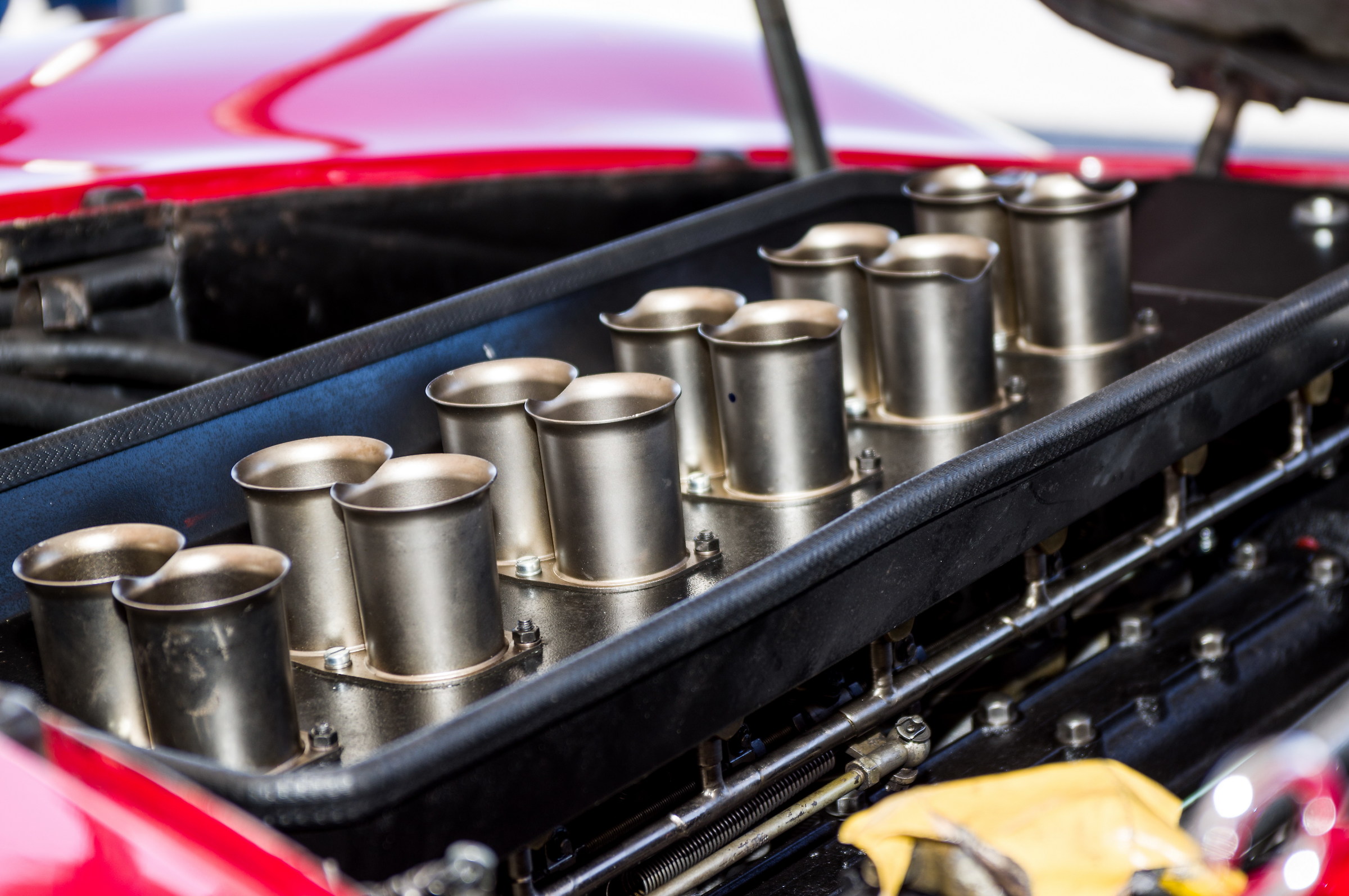 Un V12 Ferrari lo riconosci subito