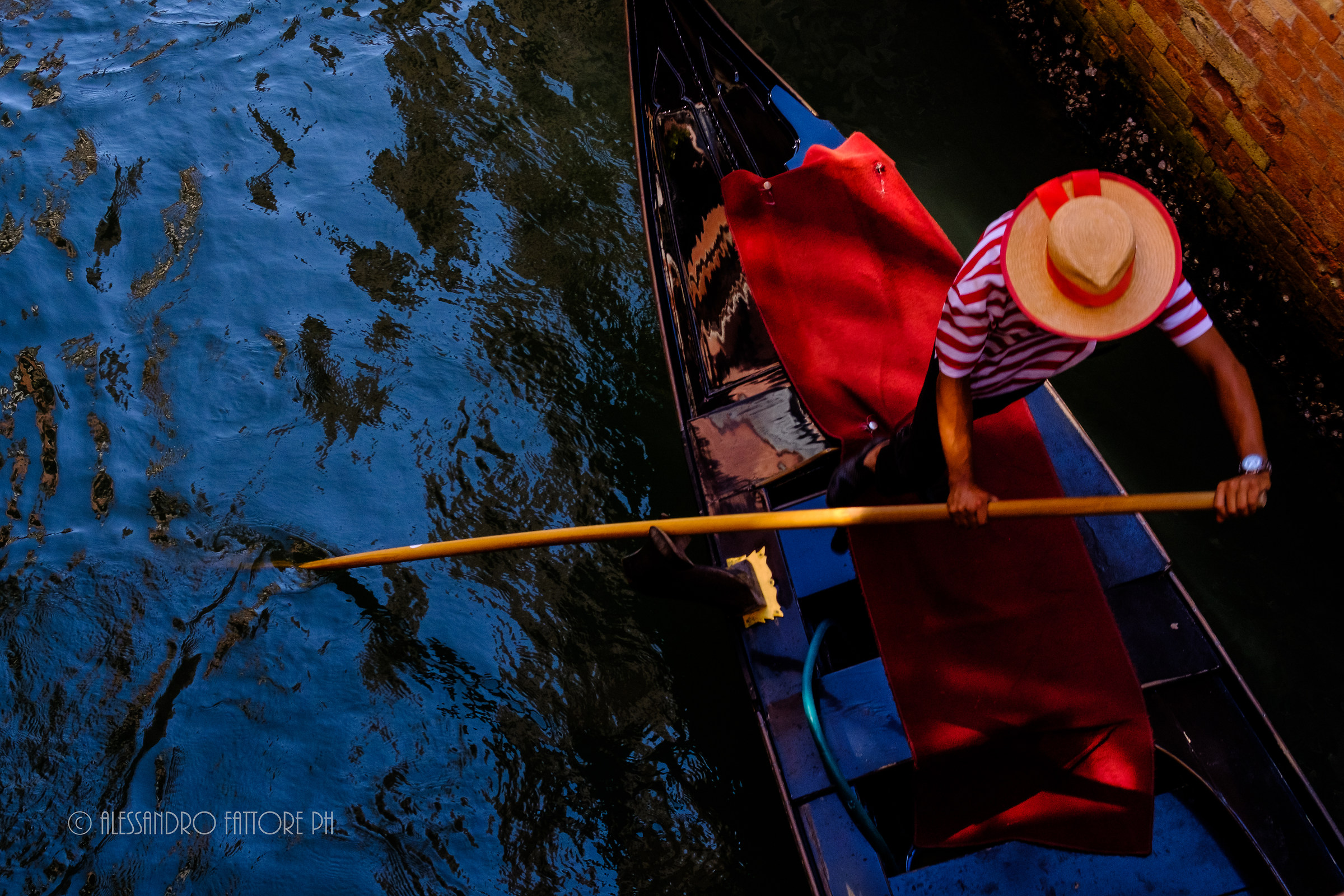 Gondolier in red