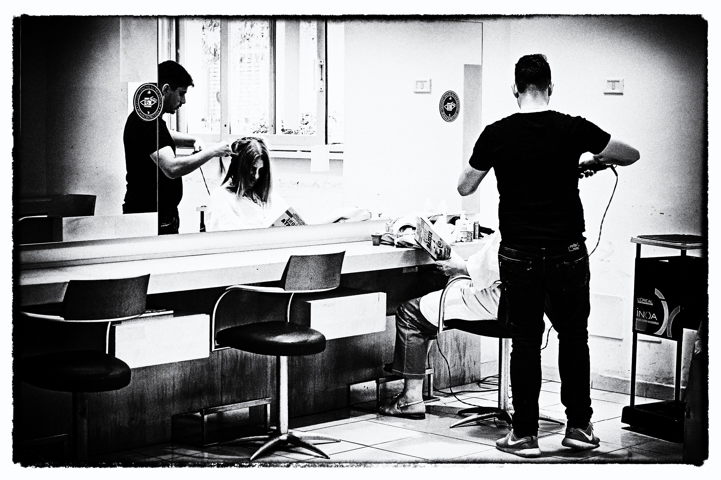 Parrucchiere al lavoro