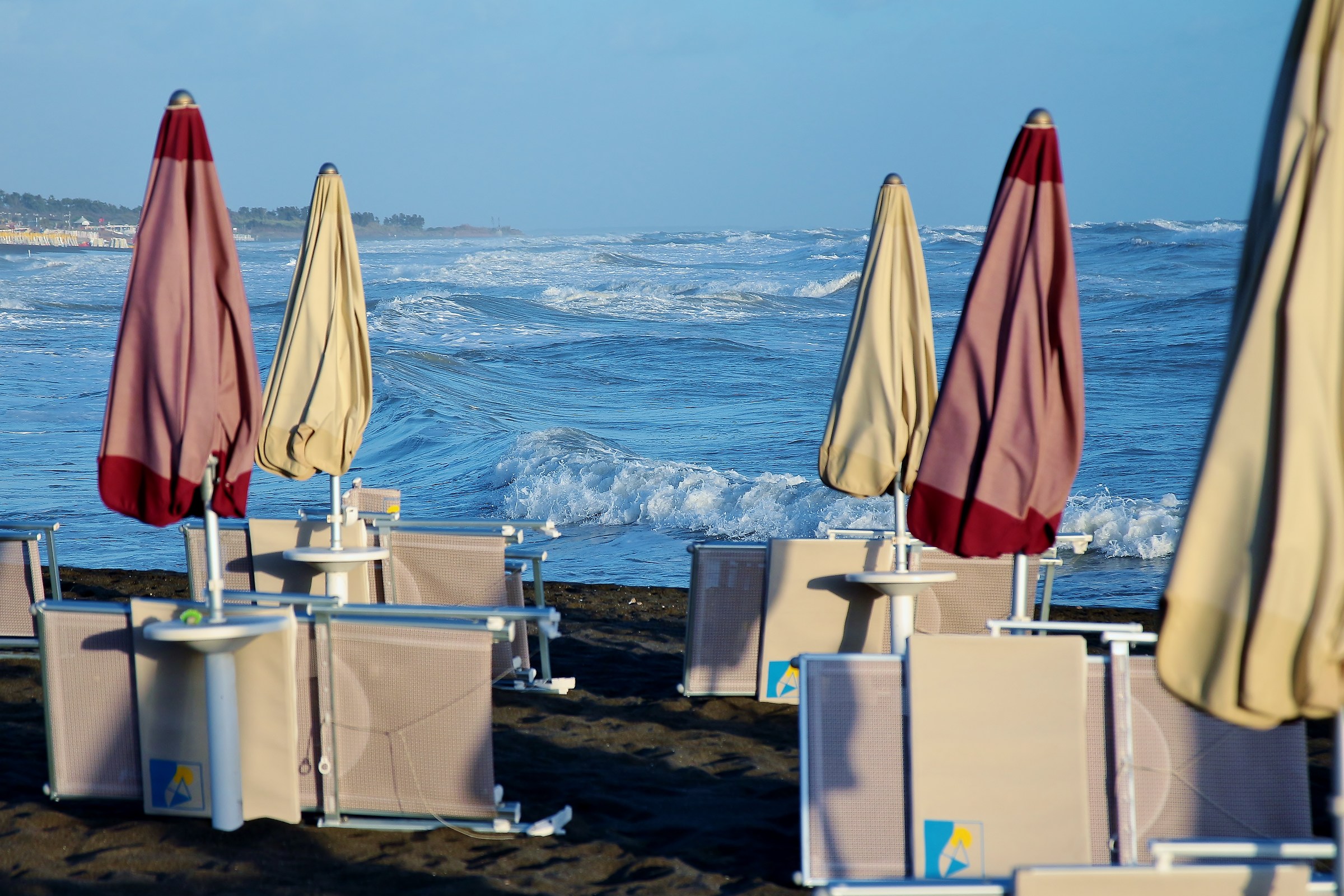 Parasols against horseshoes