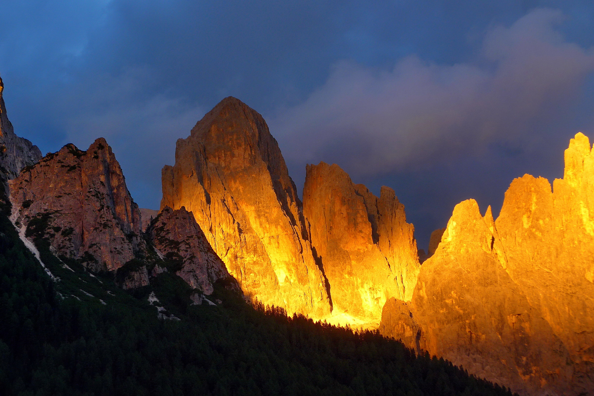 Fire on the Pale ....