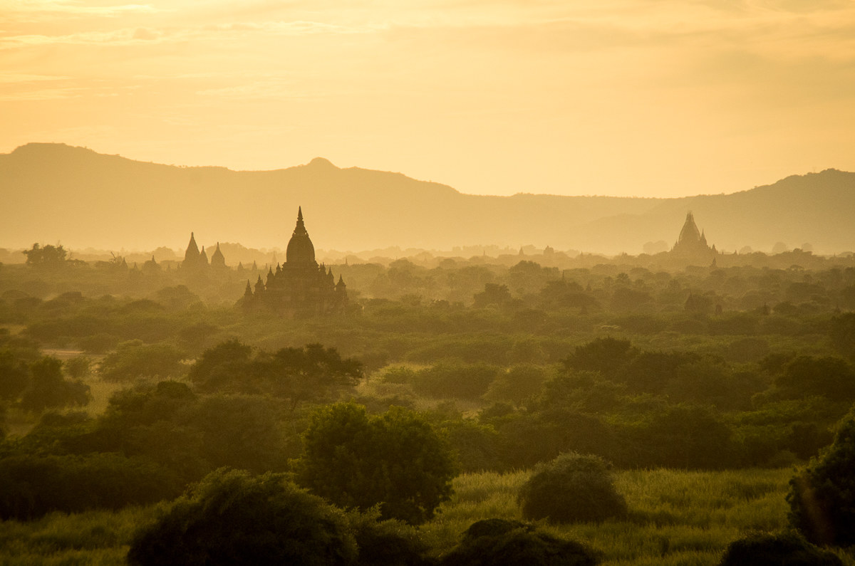 Bagan, temple valley