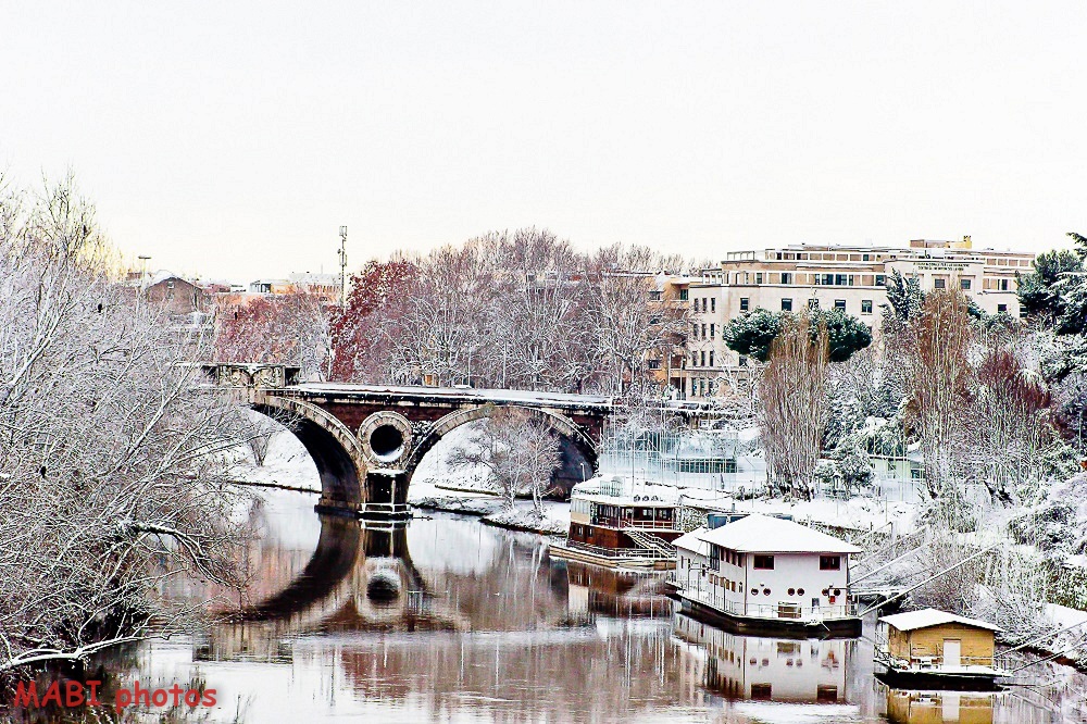 Under a bridge in Rome