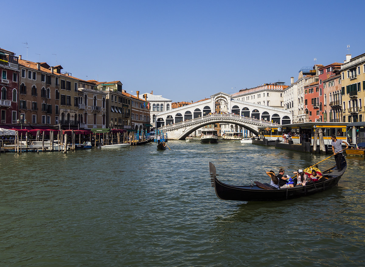 Rialto al solito affollatissimo