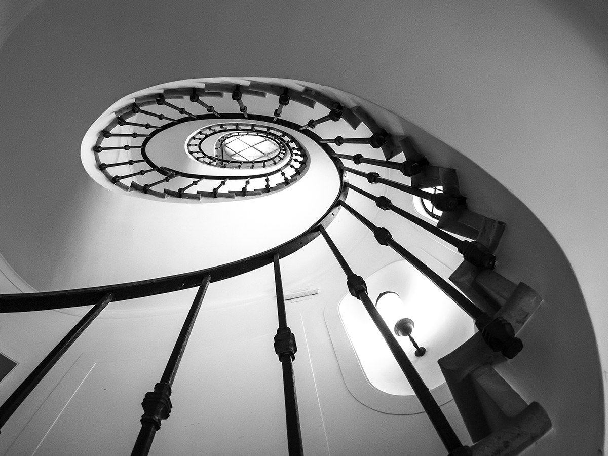 Golden Spiral: Tomaso Buzzi's oval scale