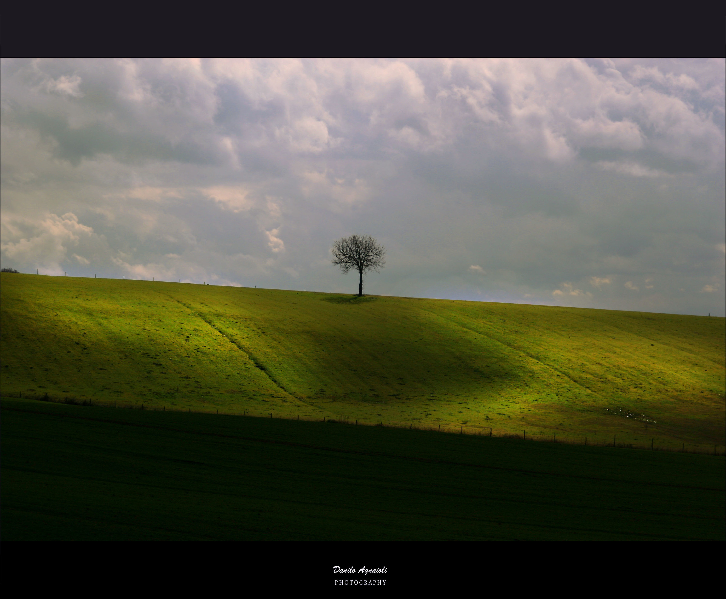 A minimal in the hills of Perugino