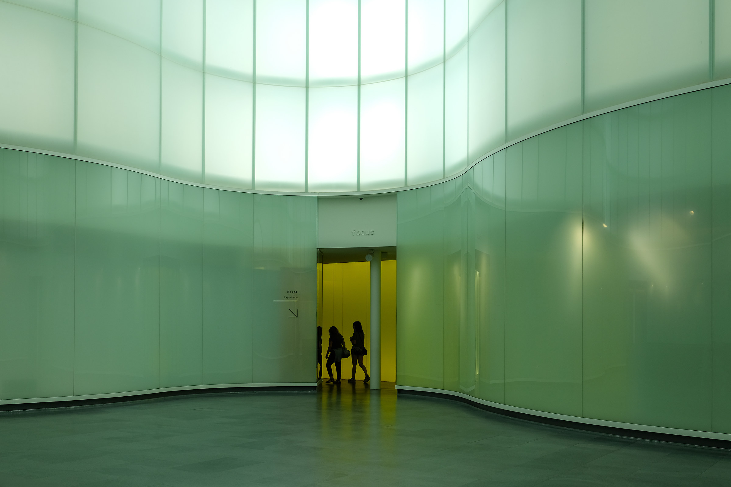 Two silhouettes at the mudec