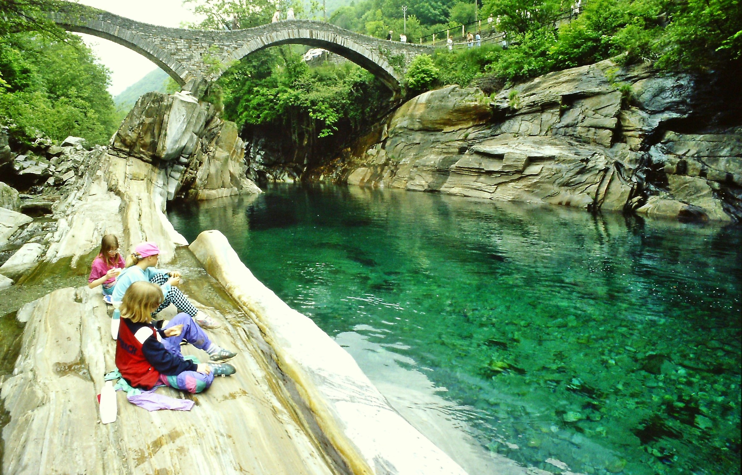 111 - movimentato paradiso - Svizzera TI Lavertezzo