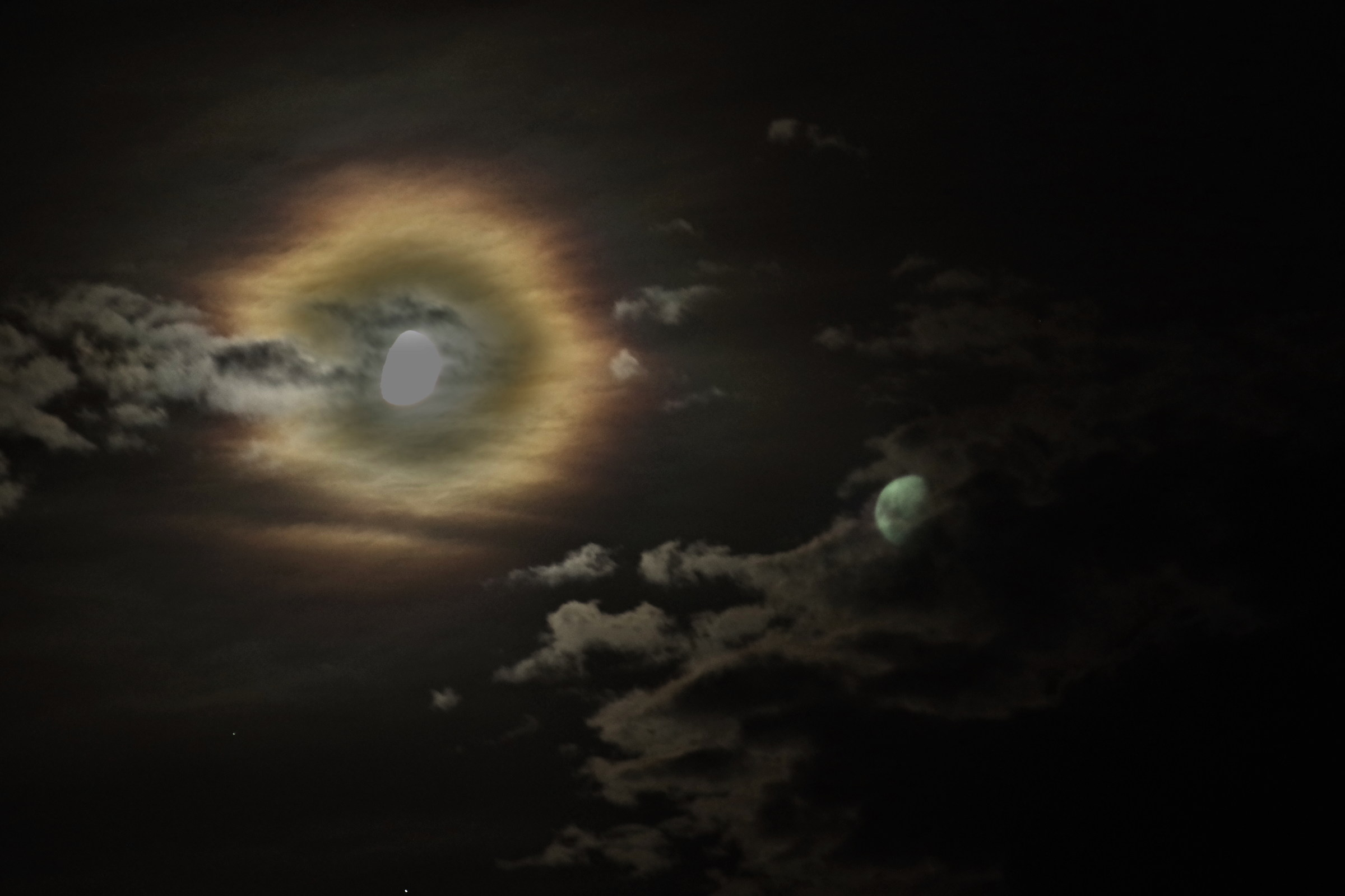 ...la doppia luna...