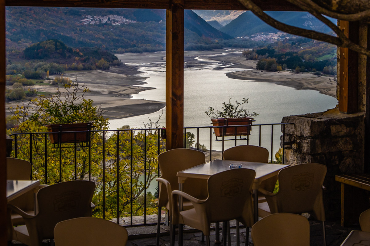finestra sul lago di Barrea