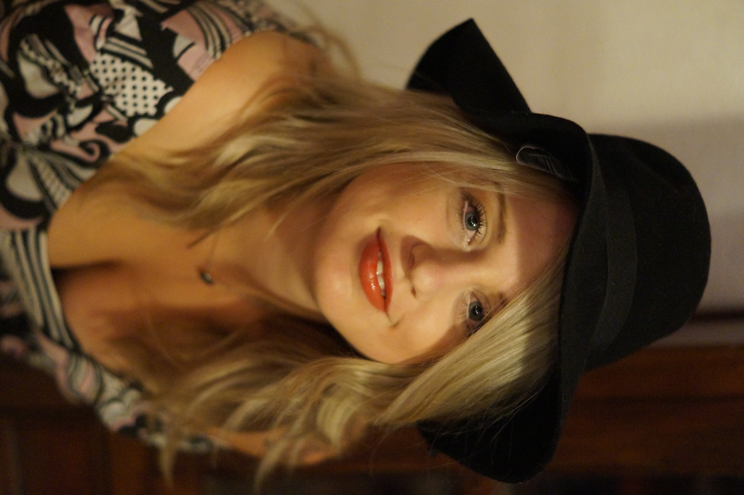 La ragazza col cappello