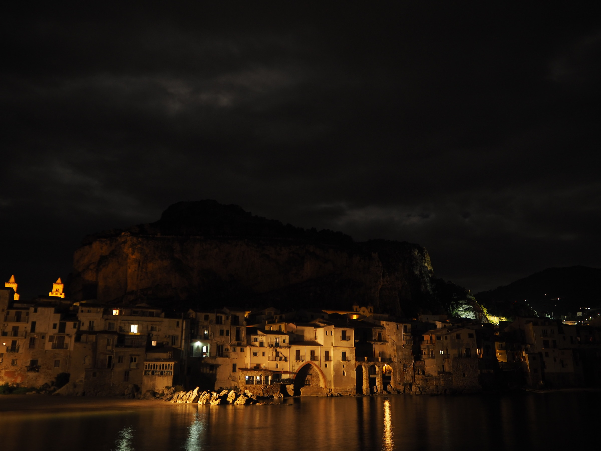 Cephalopod with 14-42mm f3.5-56 ez, f3.5 2sec to 14mm