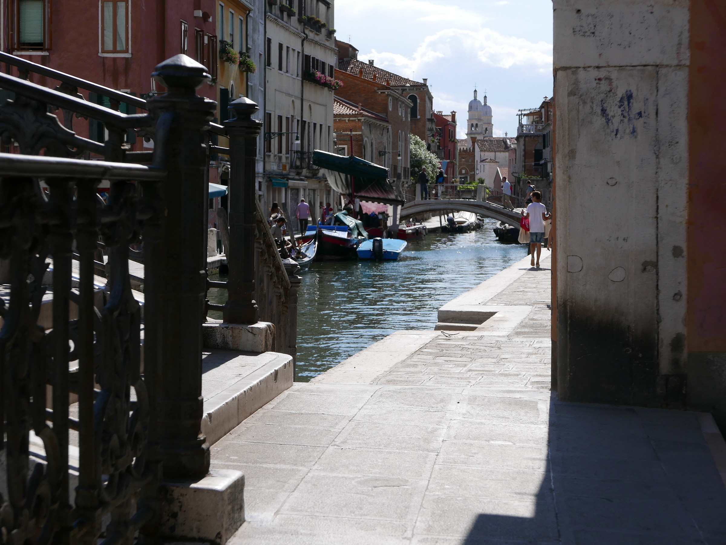 Venezia Campo San Barnaba pomeriggio