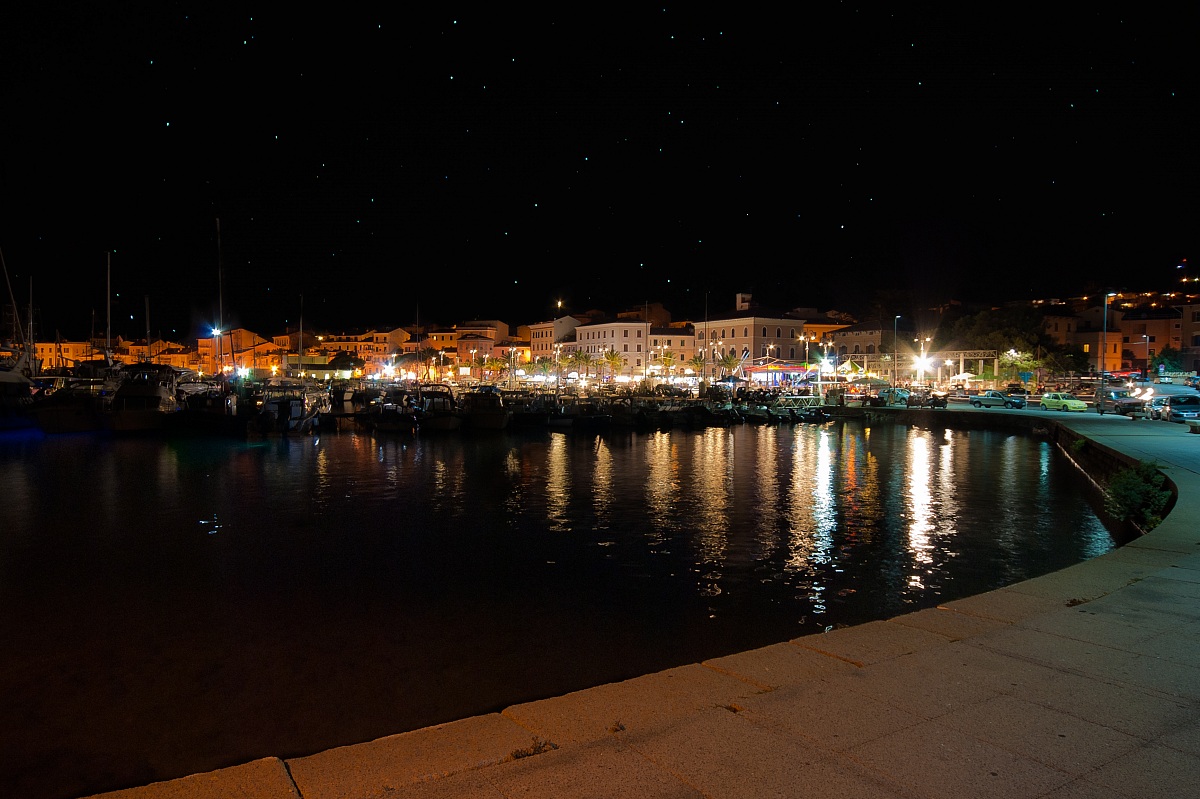 Il porto sotto le stelle..