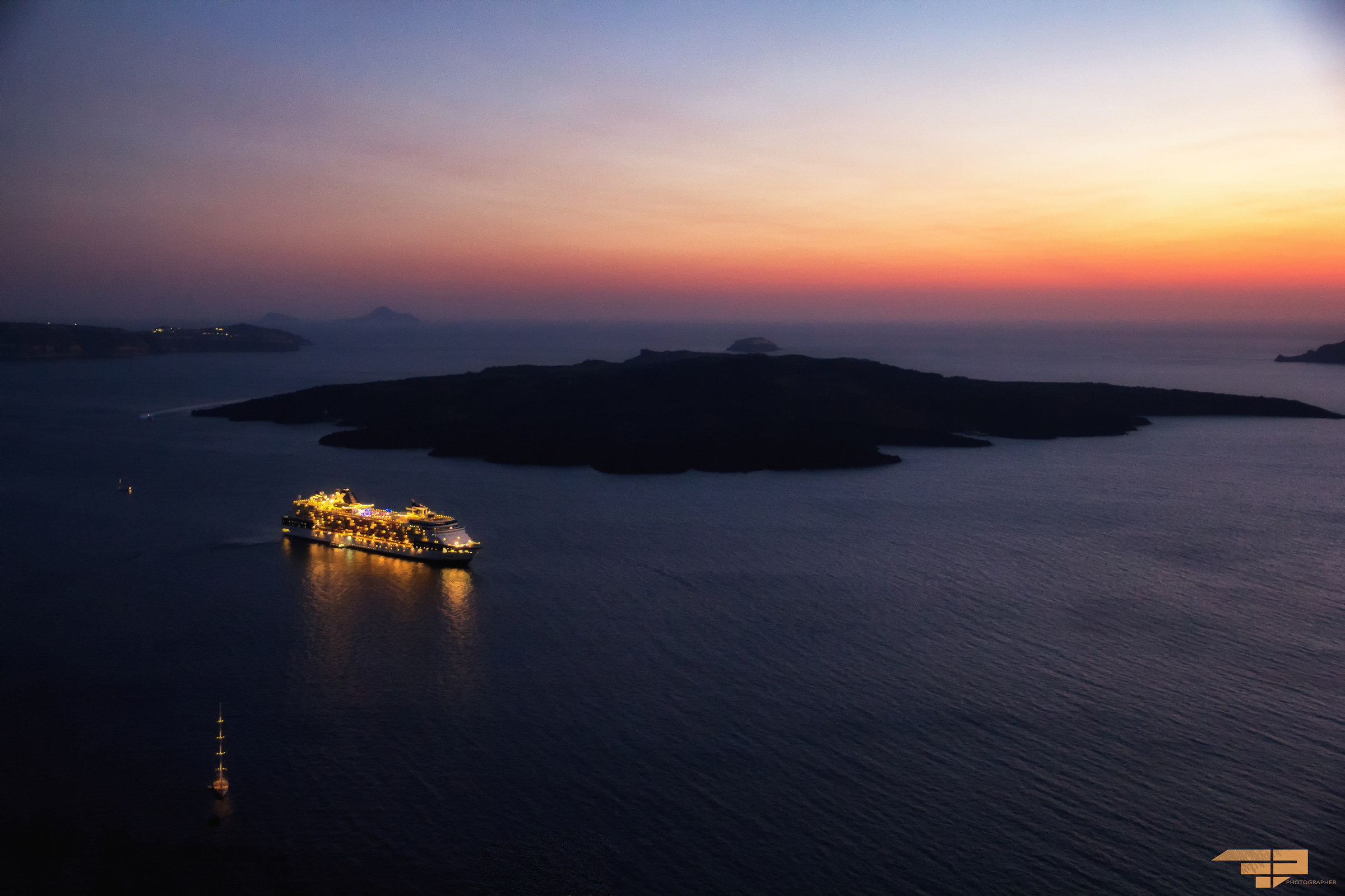 Ora blu con vista sul vulcano da Fira
