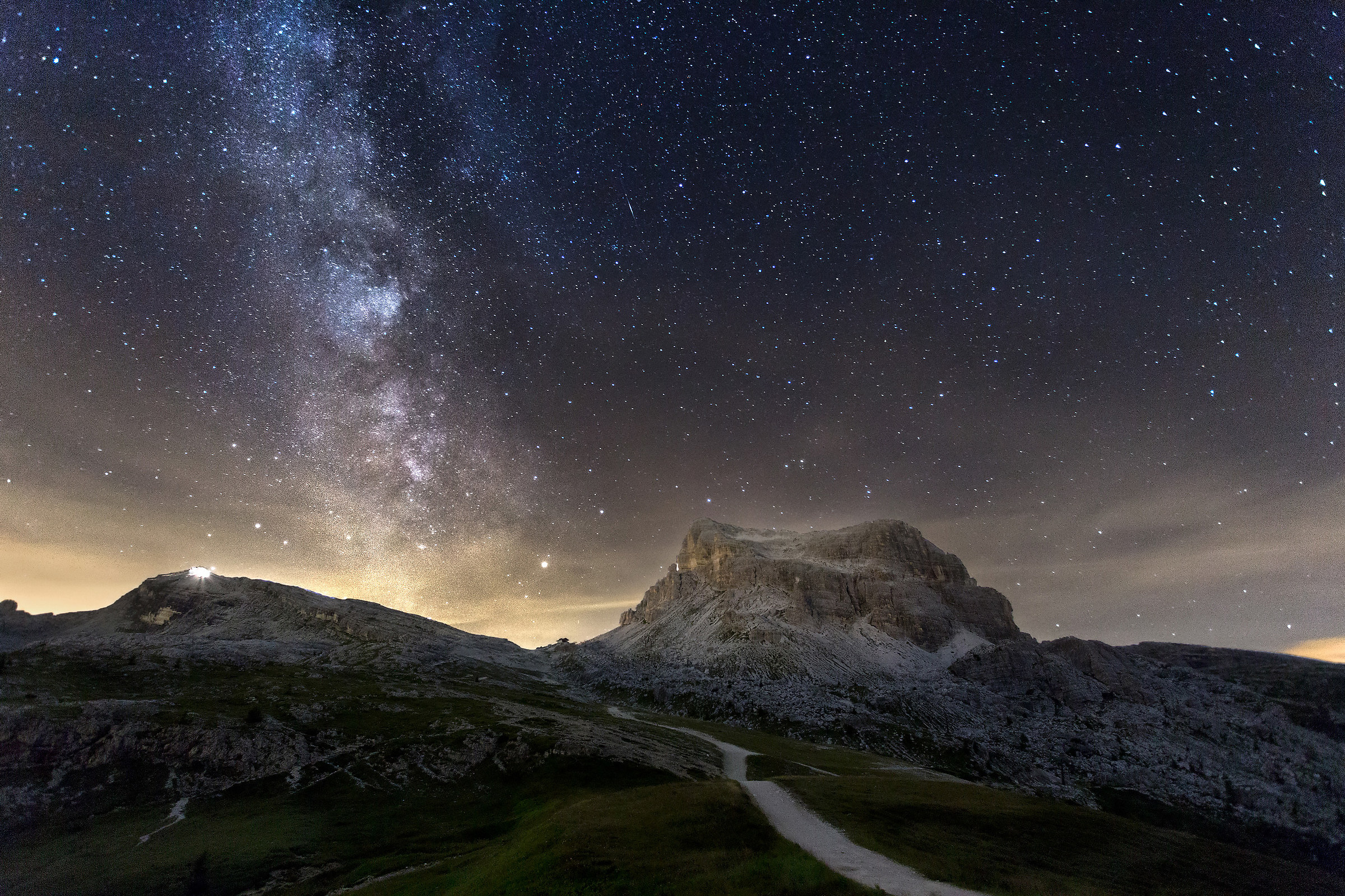 Towards Averau and Nuvolau ..